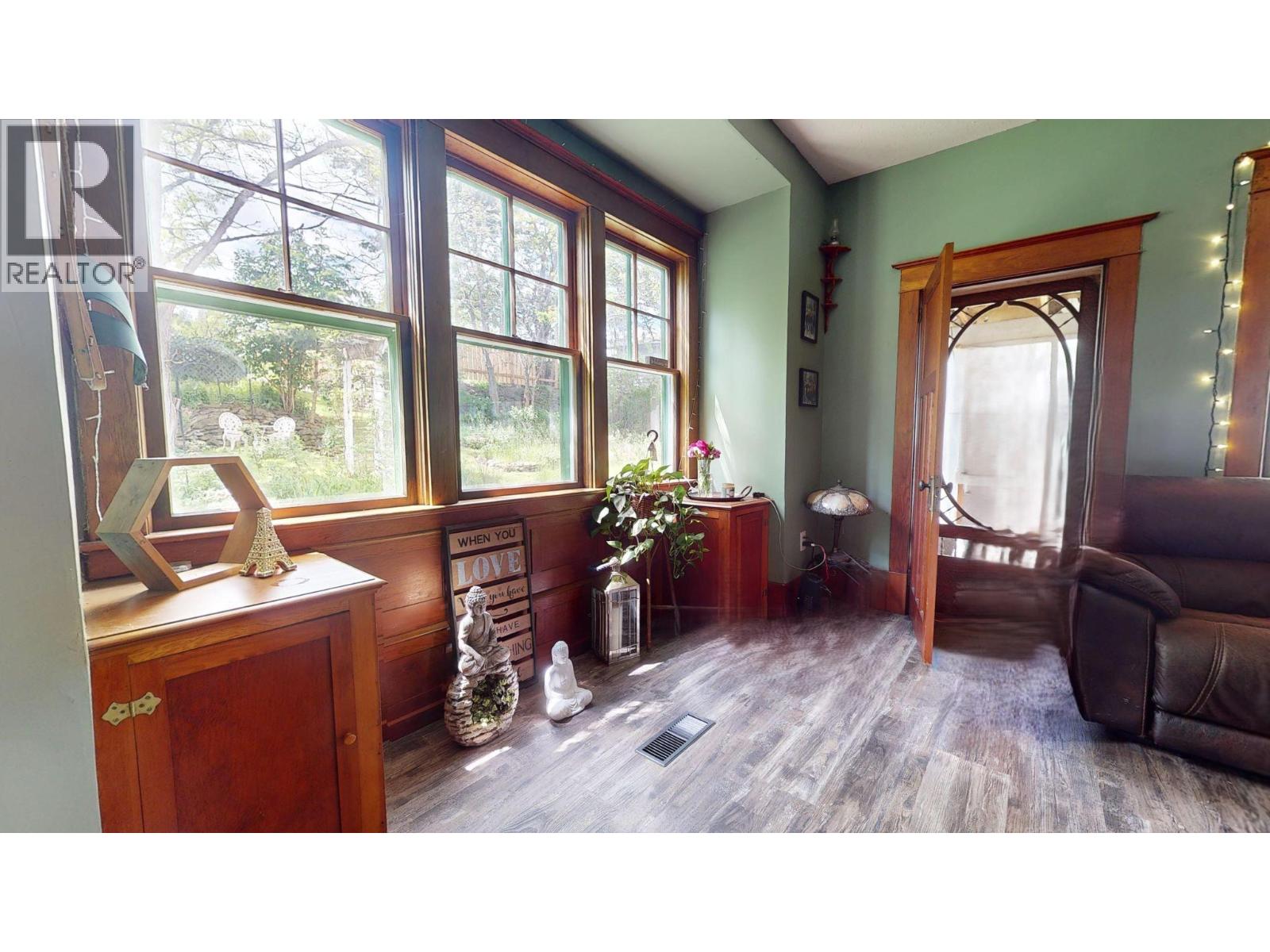 2415 Blind Bay Road, Blind Bay