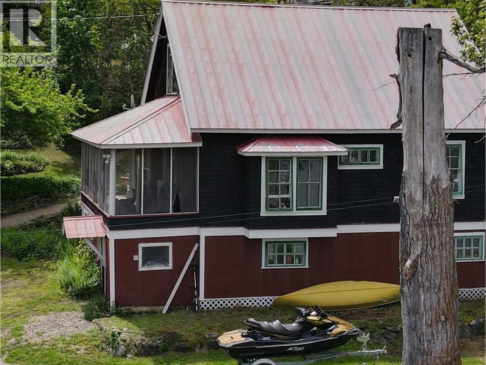 2415 Blind Bay Road, Blind Bay