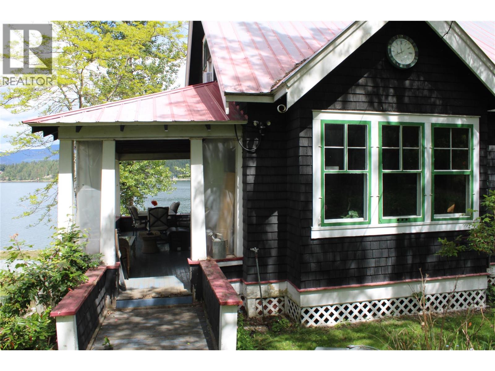 2415 Blind Bay Road, Blind Bay