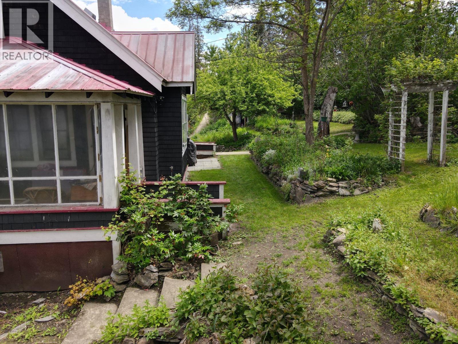 2415 Blind Bay Road, Blind Bay