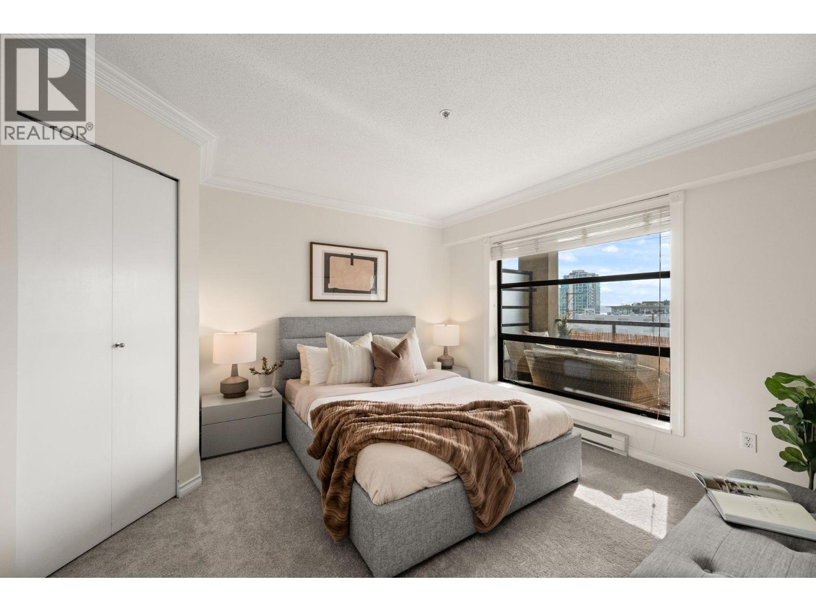 301 124 W 3RD STREET, North Vancouver