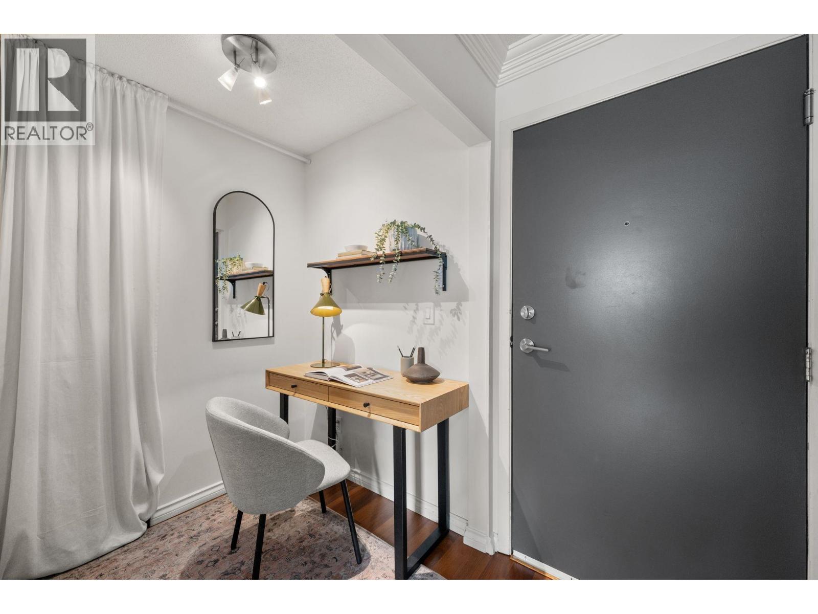 301 124 W 3RD STREET, North Vancouver