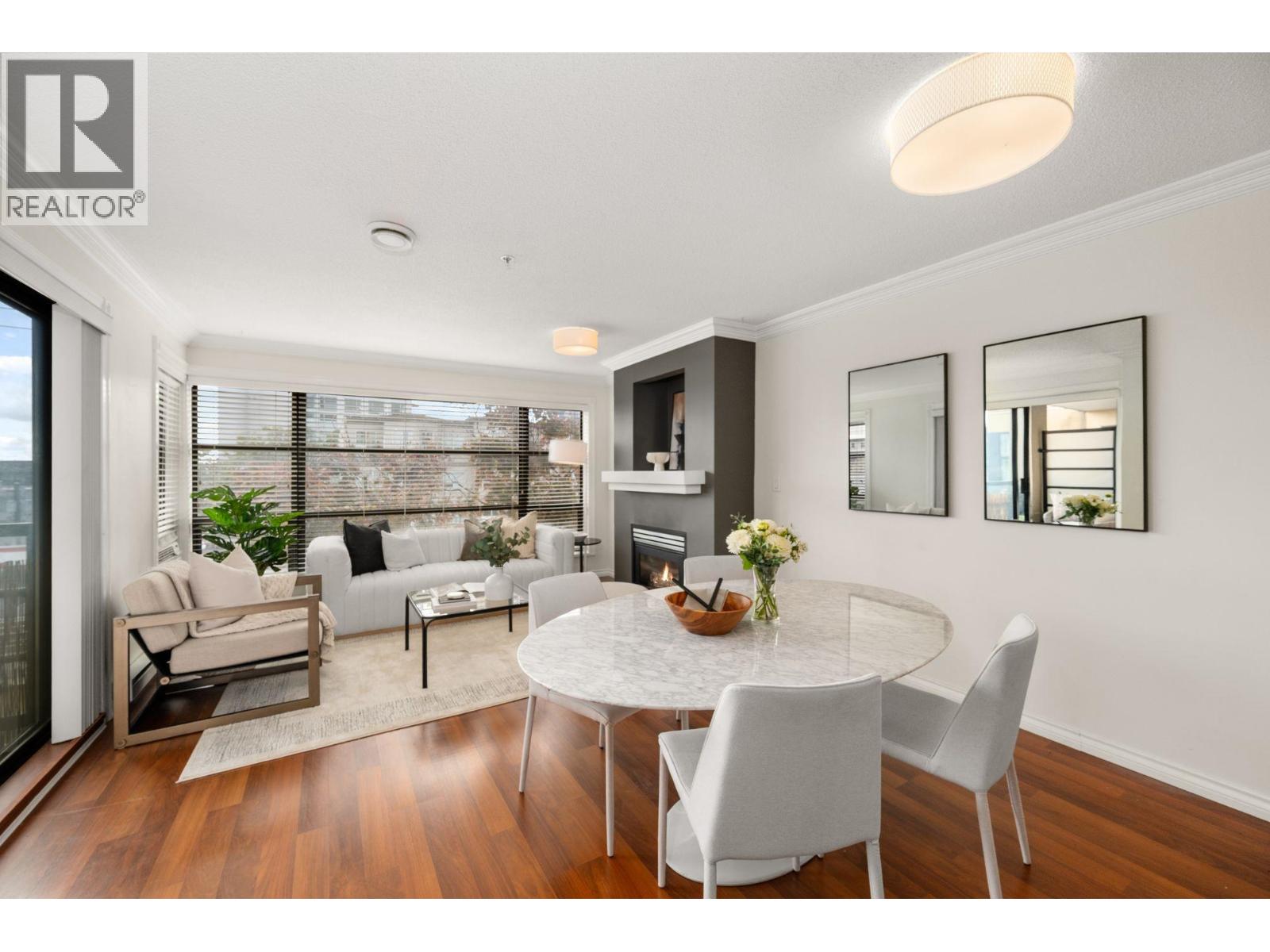 301 124 W 3RD STREET, North Vancouver