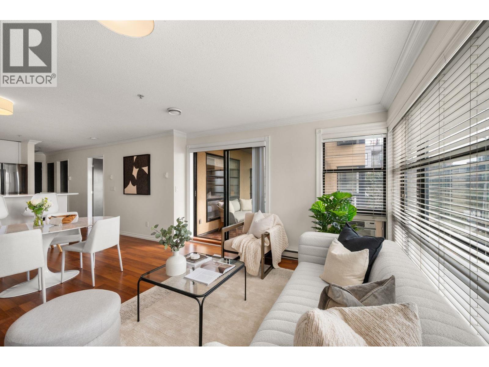 301 124 W 3RD STREET, North Vancouver