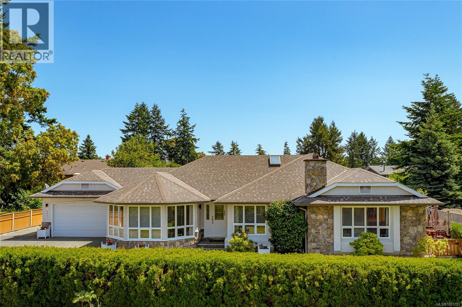  6377 RODOLPH Road, Central Saanich