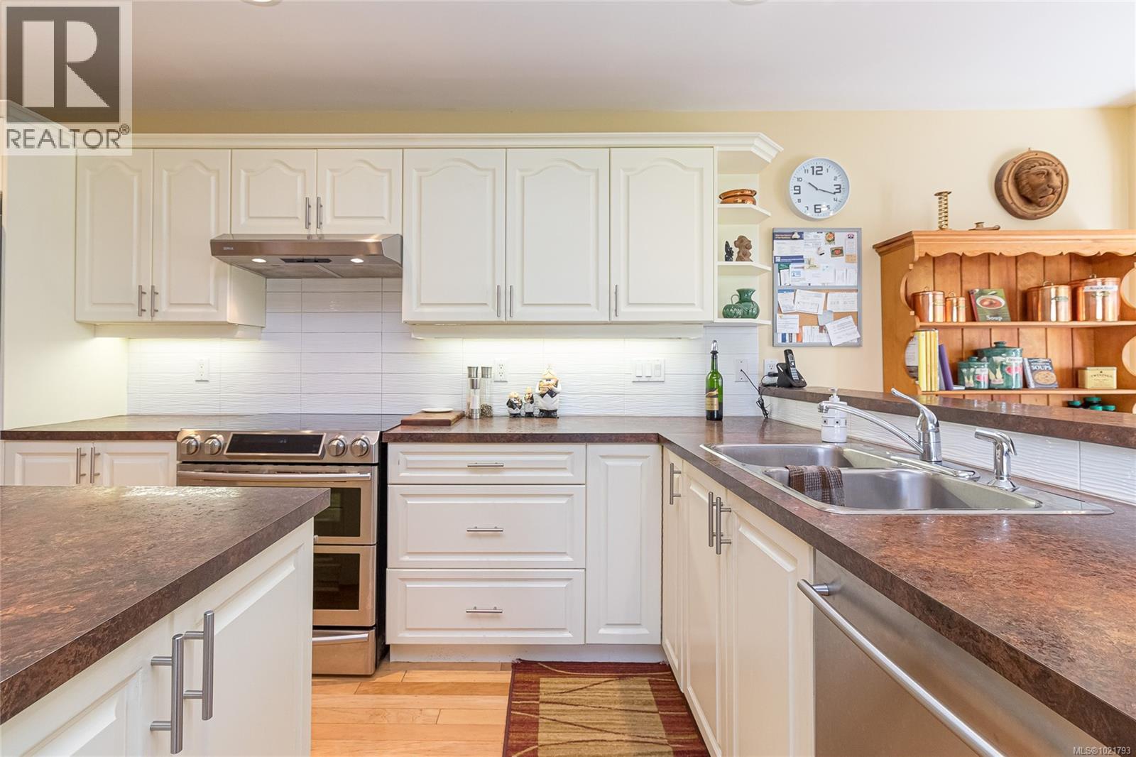 6377 RODOLPH Rd, Central Saanich