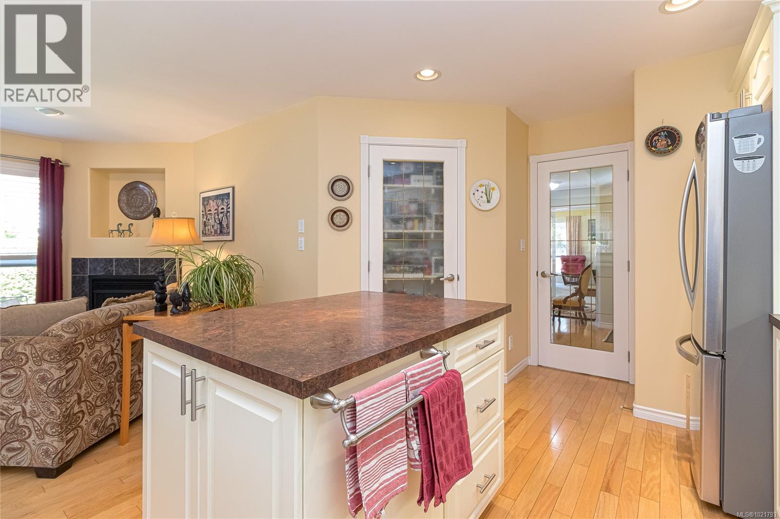 6377 RODOLPH Rd, Central Saanich