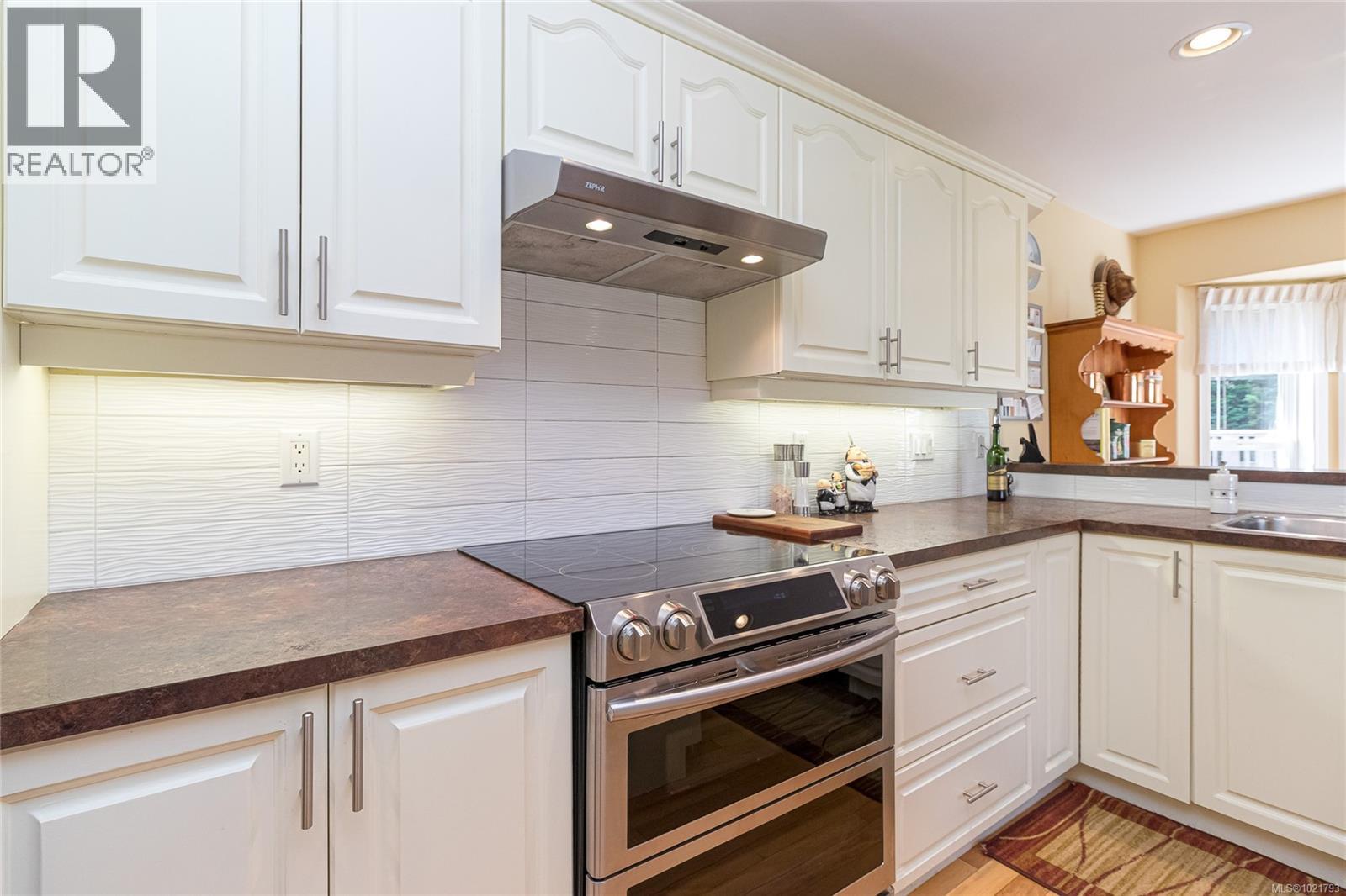 6377 RODOLPH Rd, Central Saanich