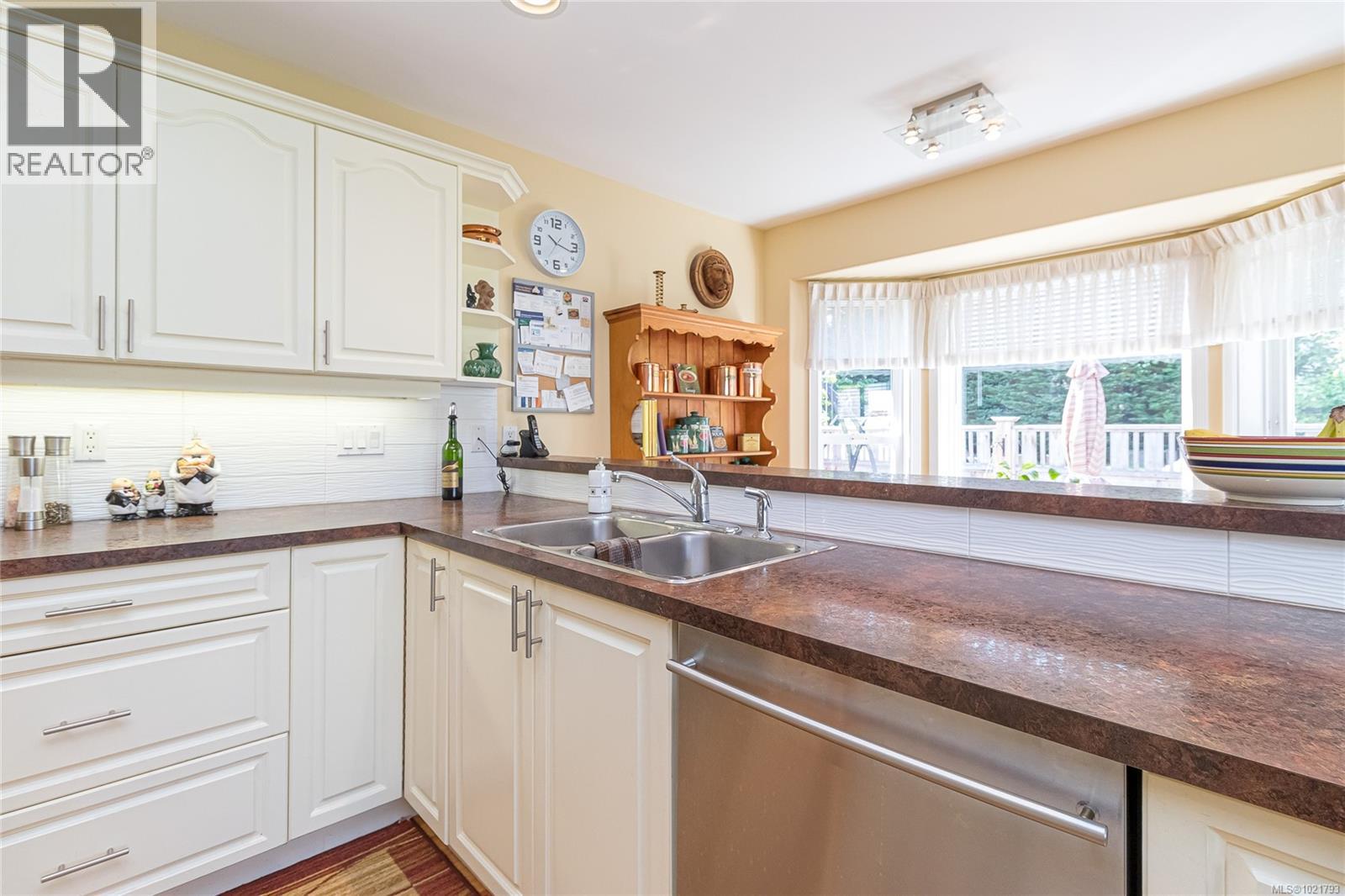 6377 RODOLPH Rd, Central Saanich