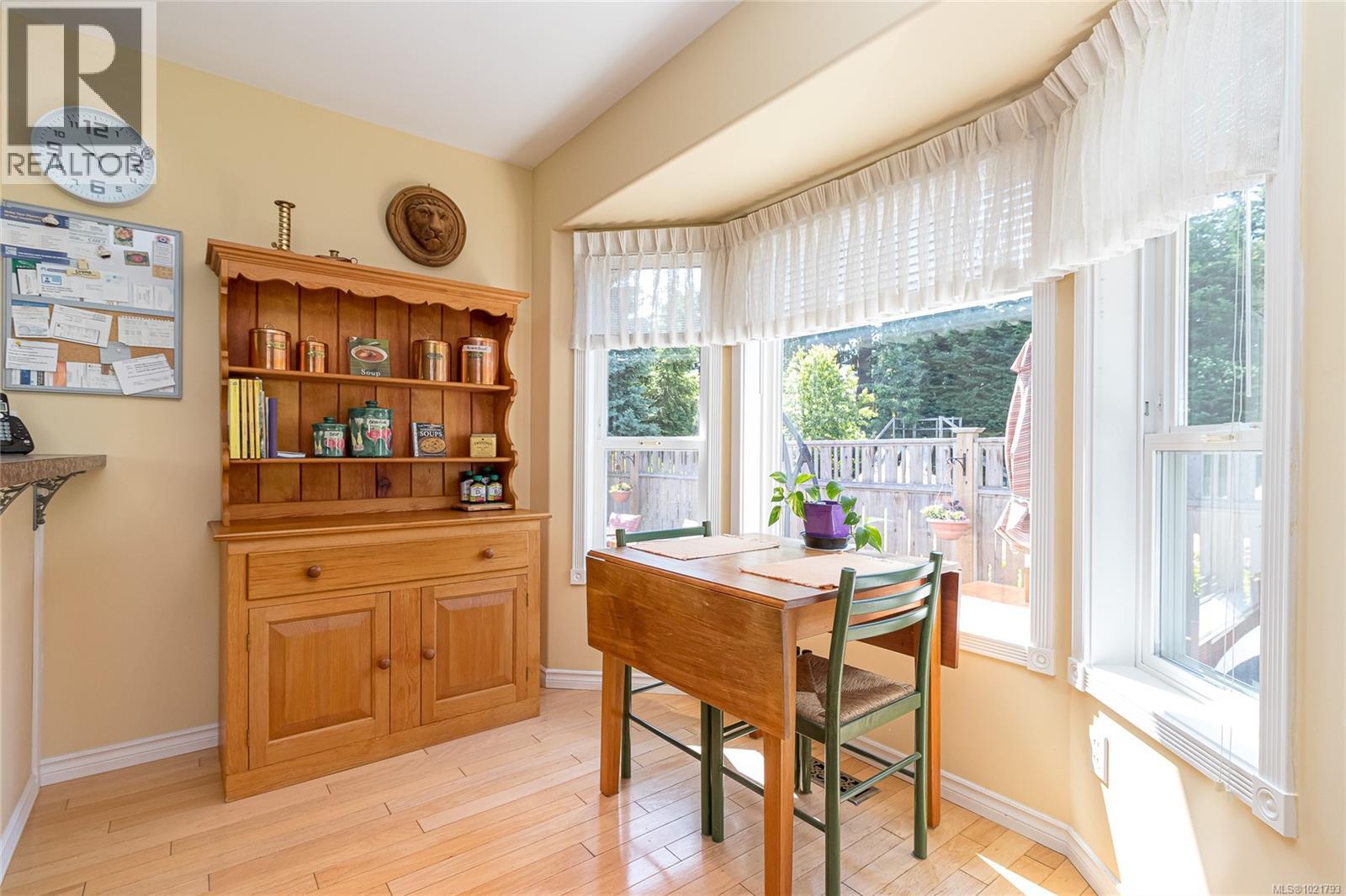 6377 RODOLPH Rd, Central Saanich