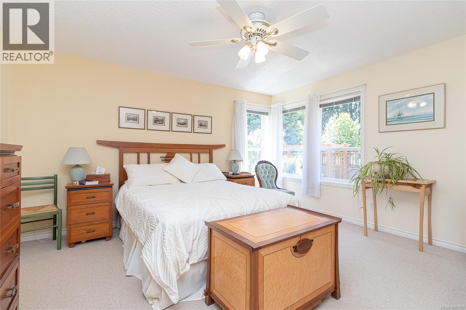 6377 RODOLPH Rd, Central Saanich