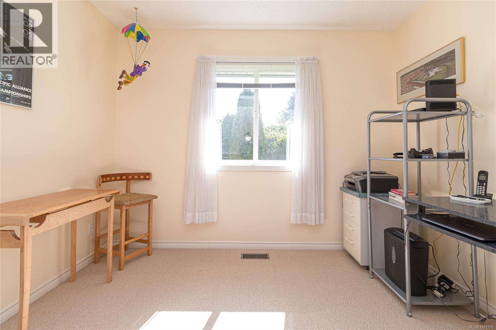 6377 RODOLPH Rd, Central Saanich