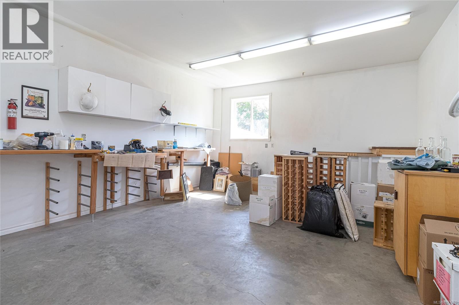 6377 RODOLPH Rd, Central Saanich