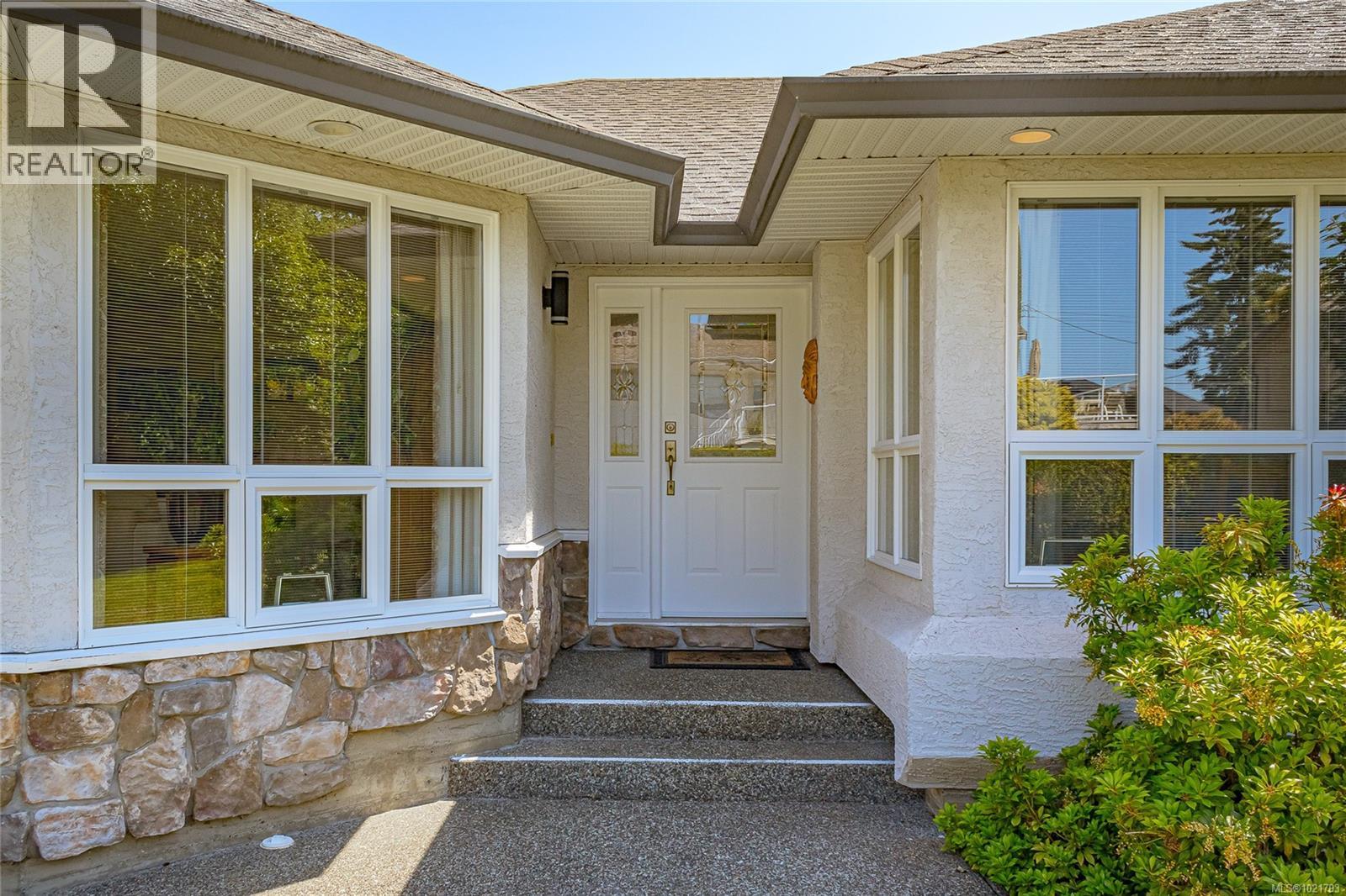 6377 RODOLPH Rd, Central Saanich