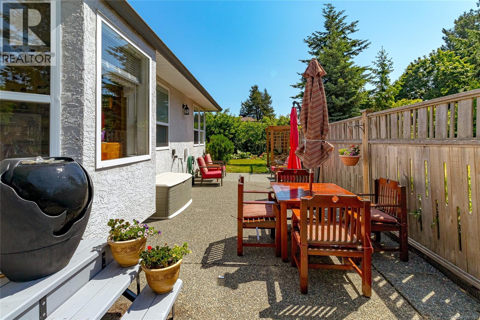 6377 RODOLPH Rd, Central Saanich