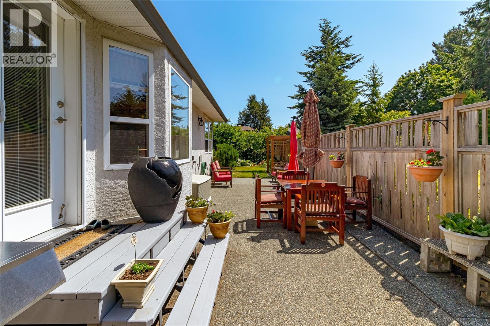 6377 RODOLPH Rd, Central Saanich