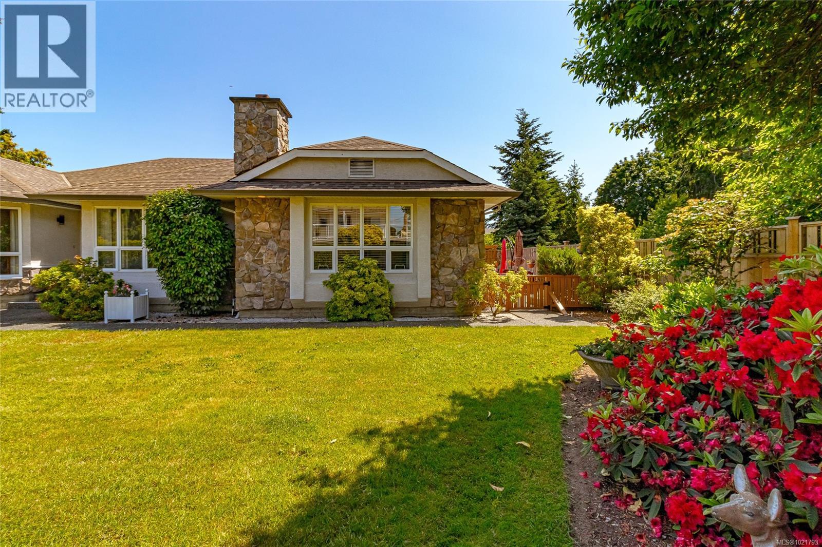 6377 RODOLPH Rd, Central Saanich
