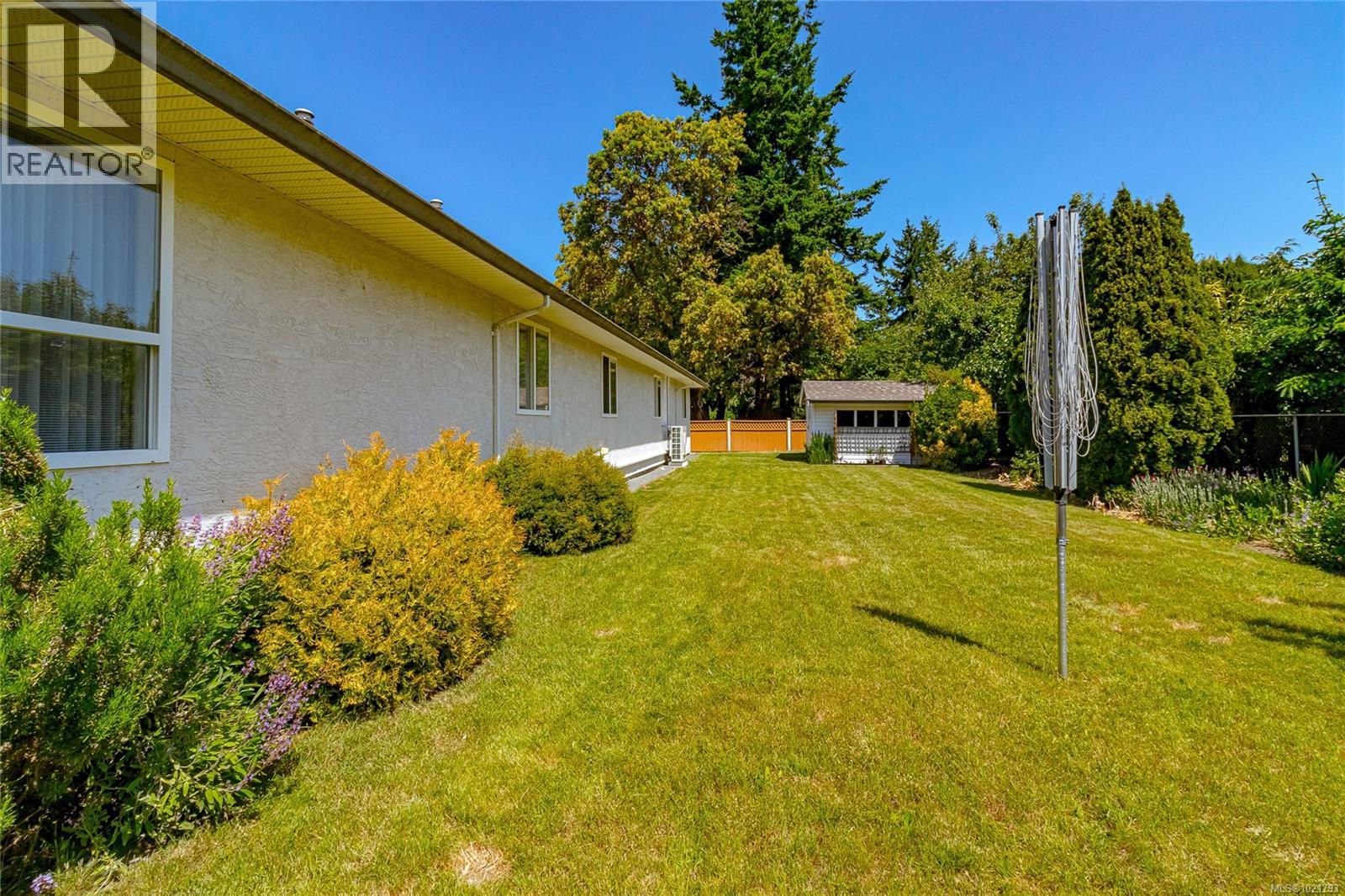6377 RODOLPH Rd, Central Saanich