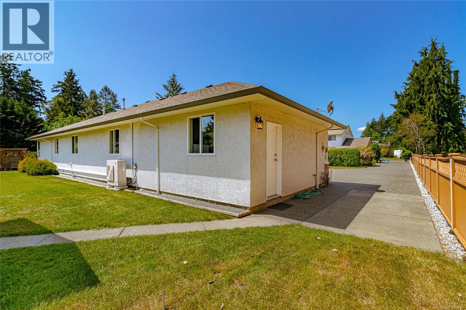 6377 RODOLPH Rd, Central Saanich