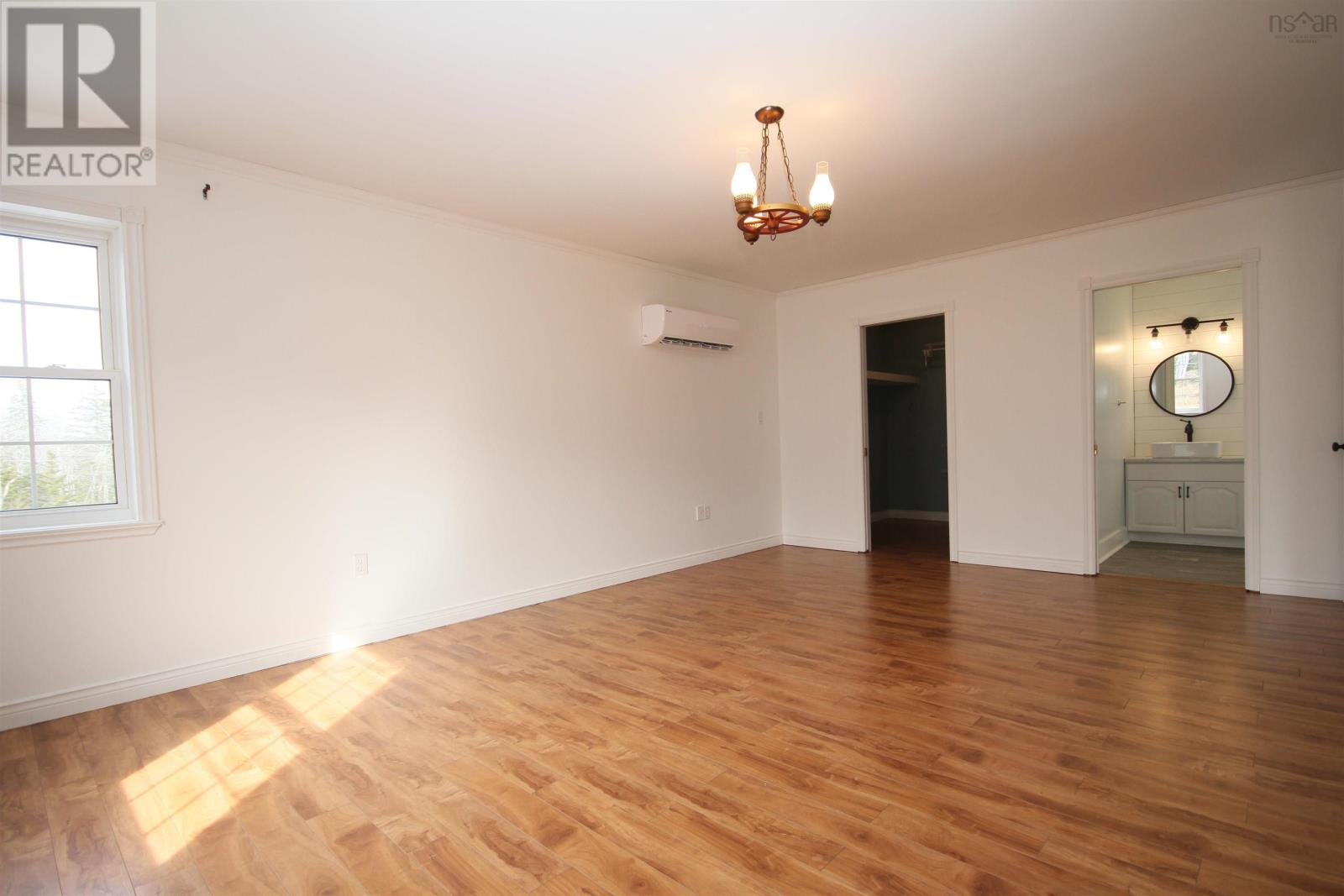 Property 23 of 47 of 32 Bay Street