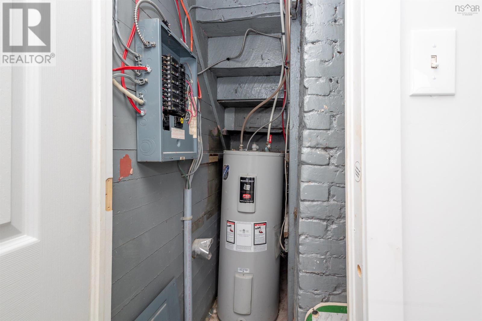 Property 23 of 30 of 44 Central