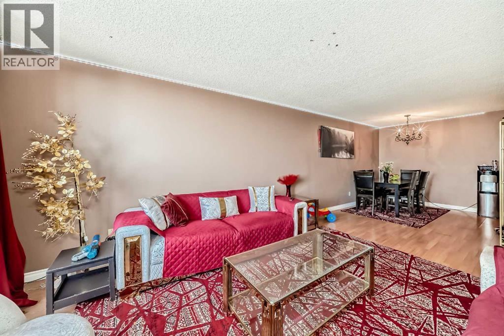 Single Family House for Sale in   Mchugh Court NE Mayland Heights Calgary 