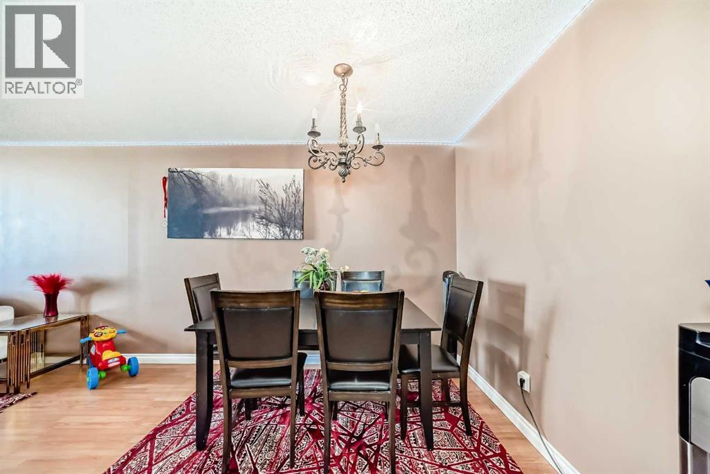 Single Family House for Sale in   Mchugh Court NE Mayland Heights Calgary 
