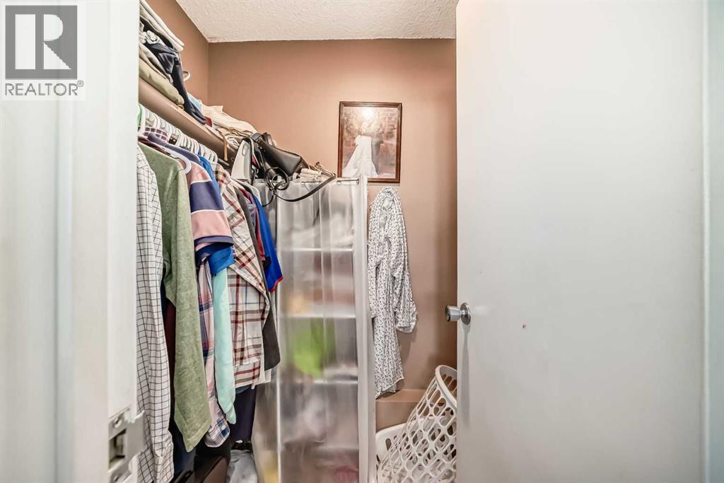 Single Family House for Sale in   Mchugh Court NE Mayland Heights Calgary 