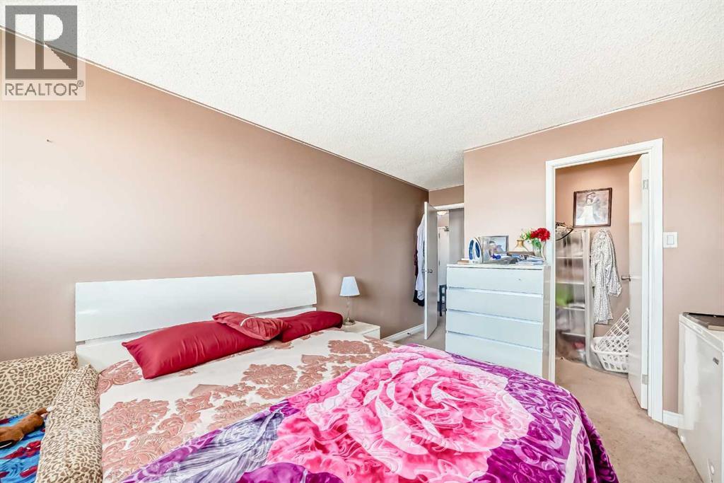 Single Family House for Sale in   Mchugh Court NE Mayland Heights Calgary 