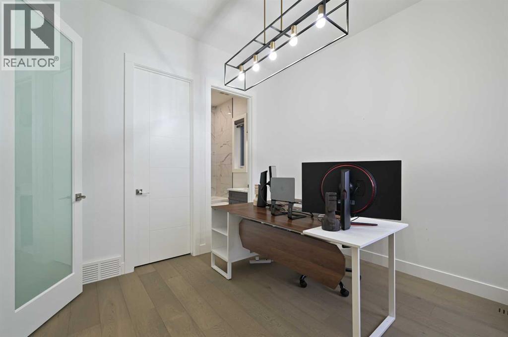 Single Family House for Sale in  Elkton Drive SW Springbank Hill Calgary 