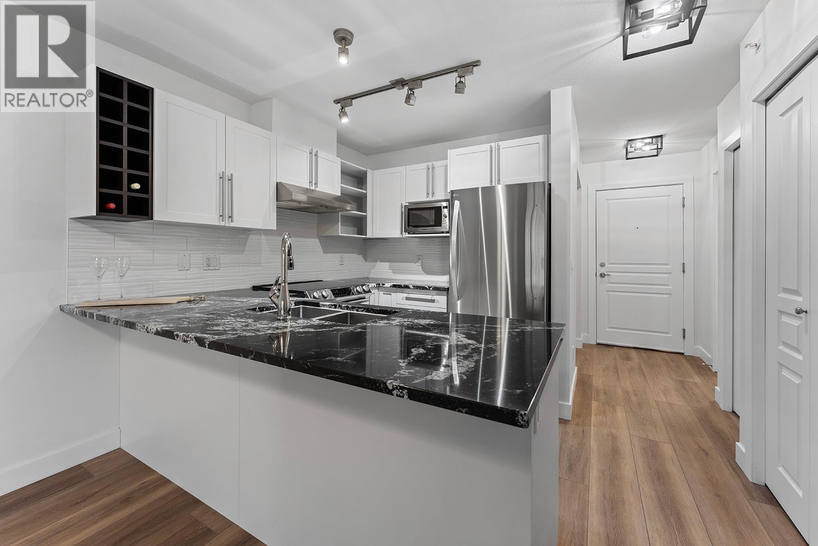 424 1099 Sunset Drive, Kelowna