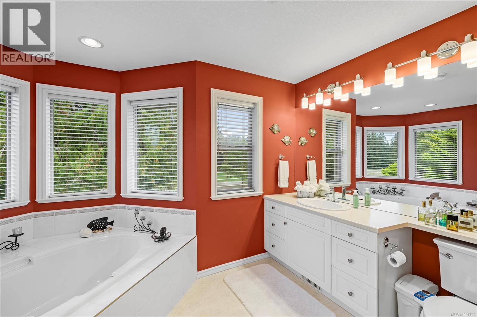 779 Mulholland Dr, Parksville