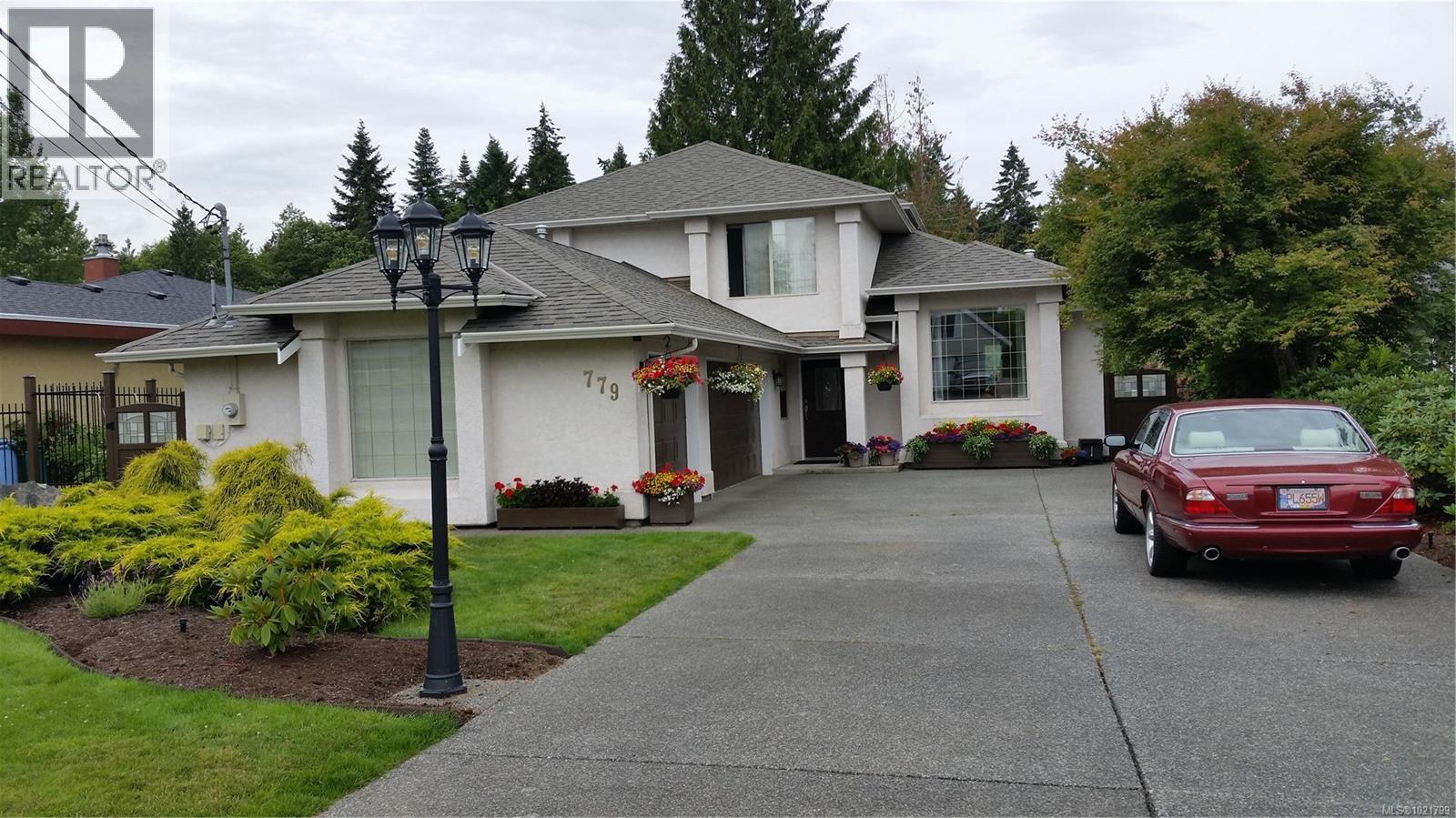 779 Mulholland Dr, Parksville