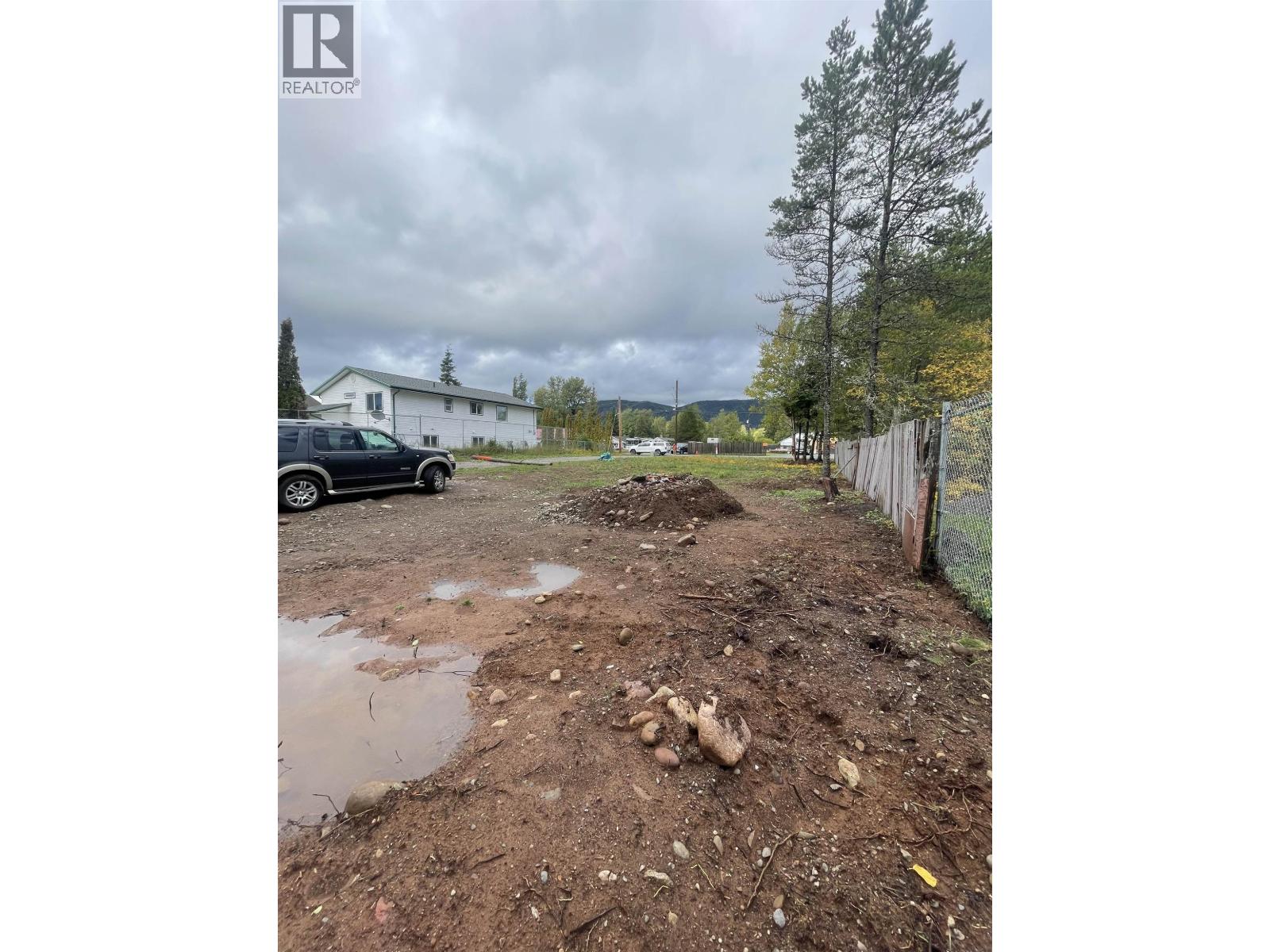 3533 CLORE AVENUE, Terrace