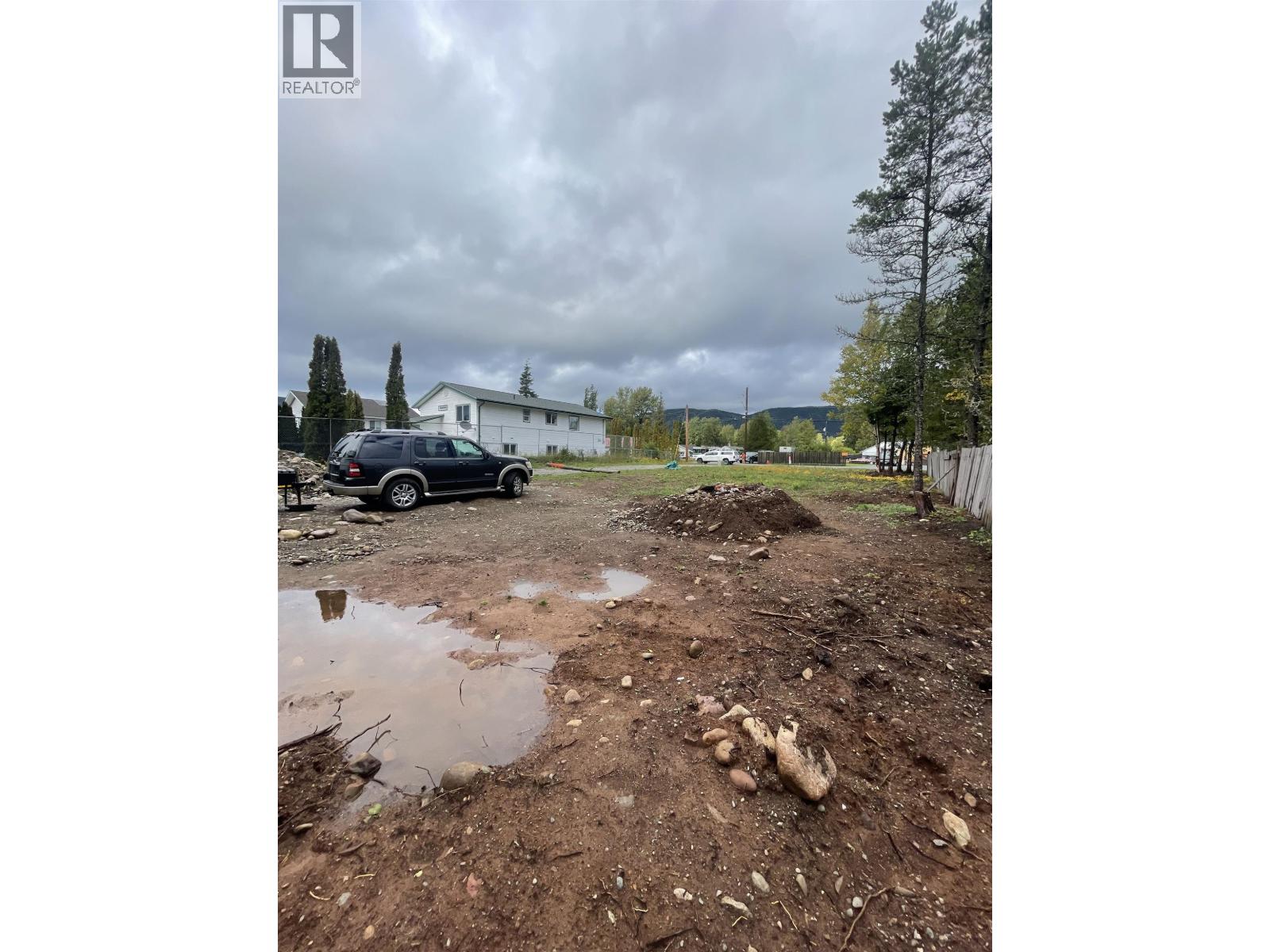 3533 CLORE AVENUE, Terrace