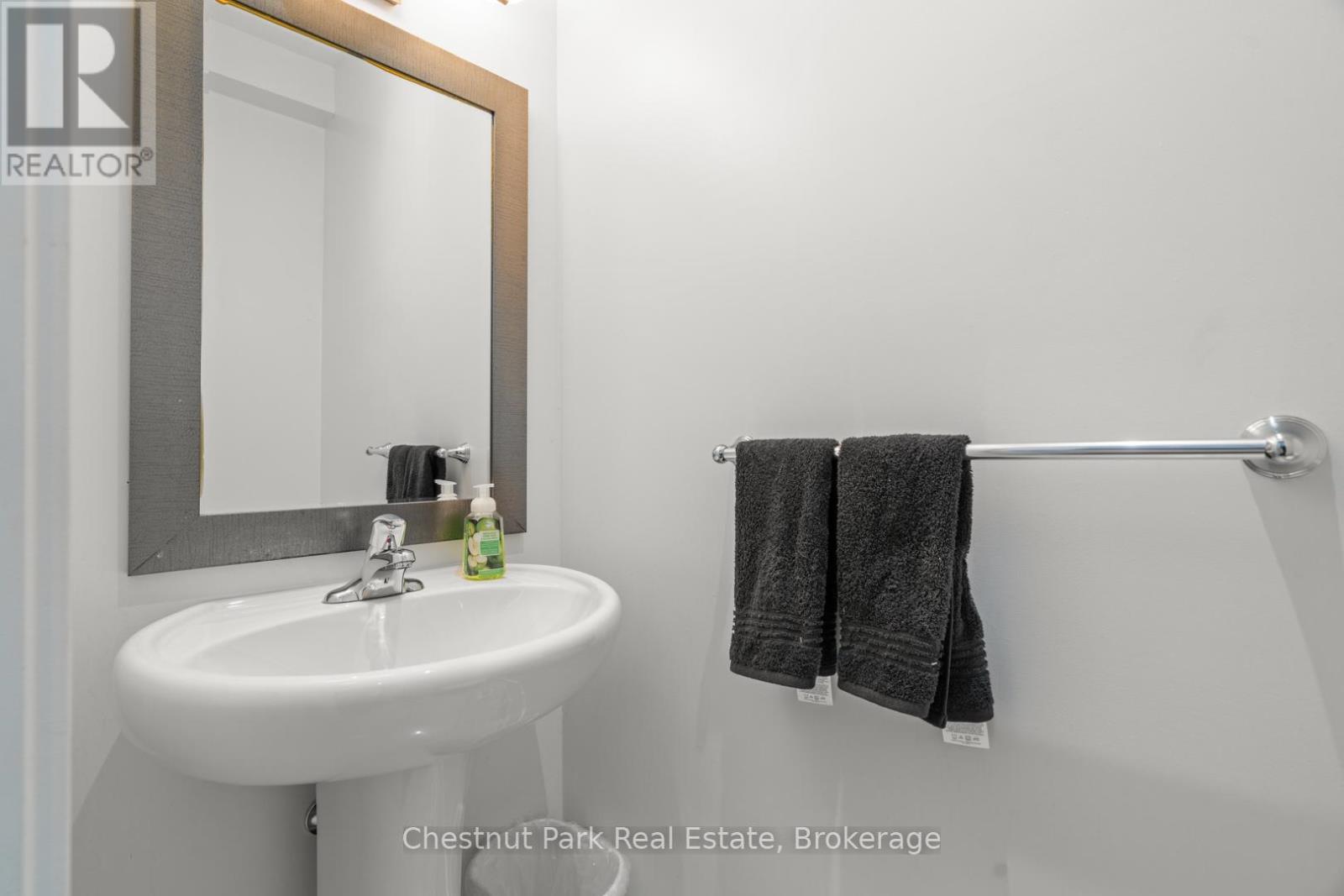 10 CARRICK TRAIL - 16