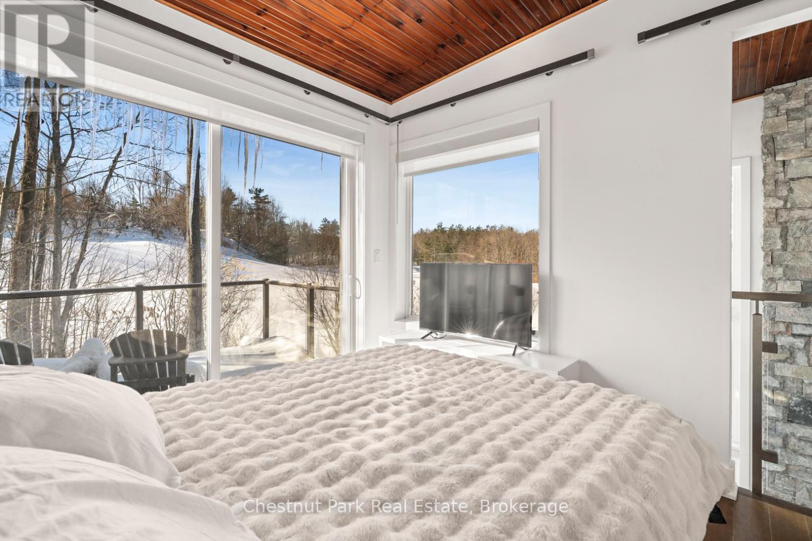 10 CARRICK TRAIL - 24
