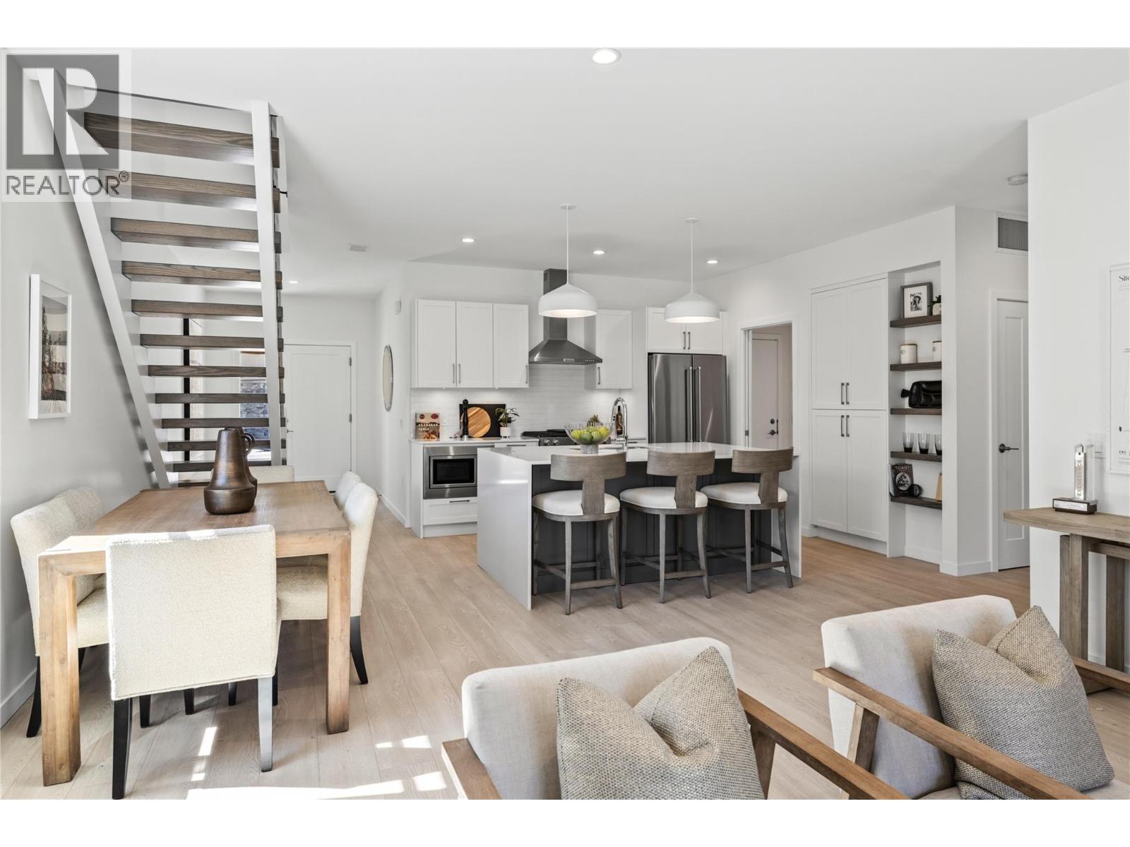 6 1979 Country Club Drive, Kelowna