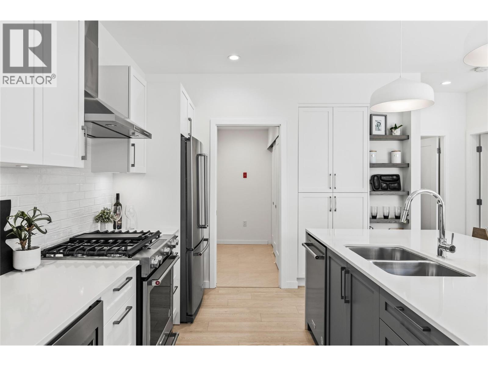 6 1979 Country Club Drive, Kelowna