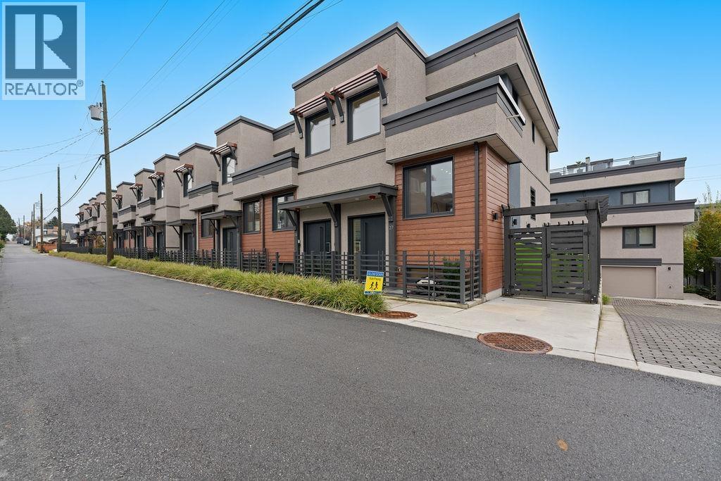 27 632 E 3RD STREET, North Vancouver