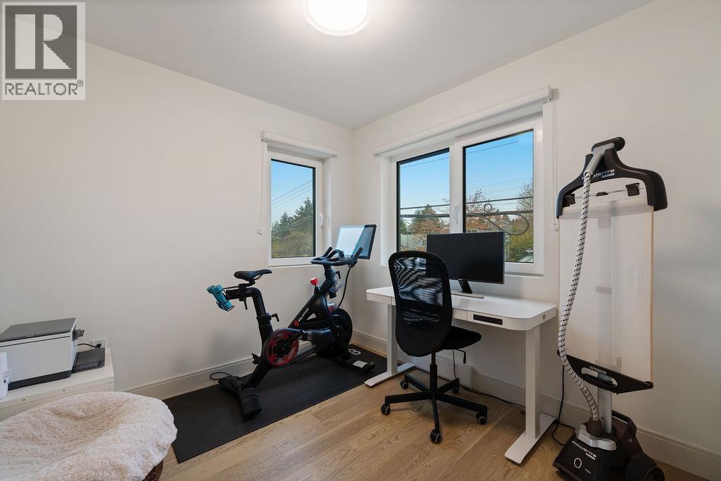 27 632 E 3RD STREET, North Vancouver