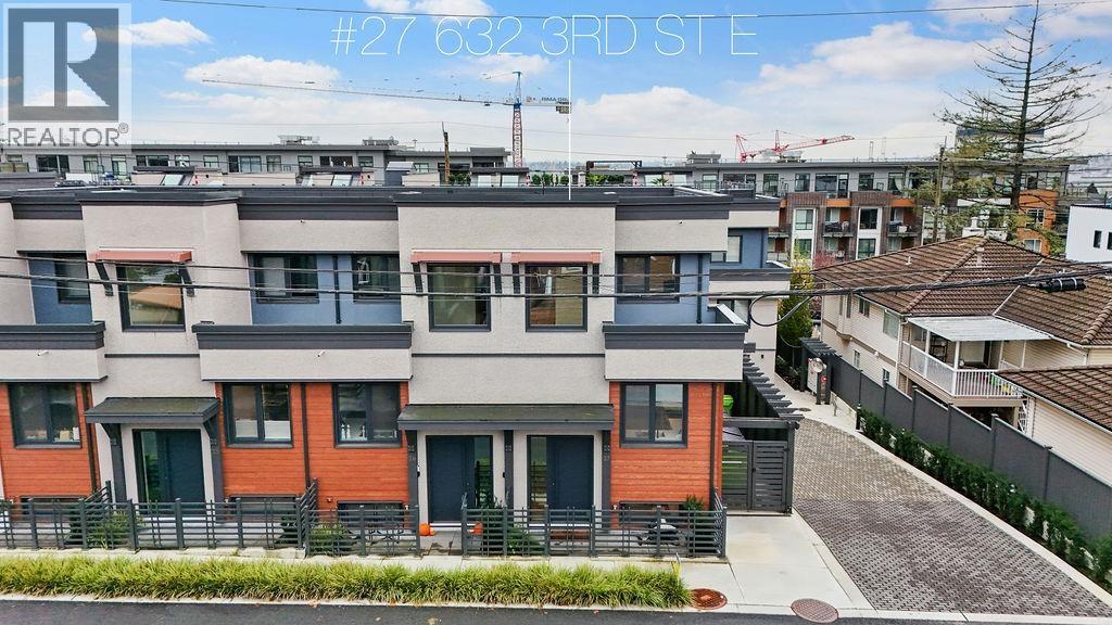 27 632 E 3RD STREET, North Vancouver
