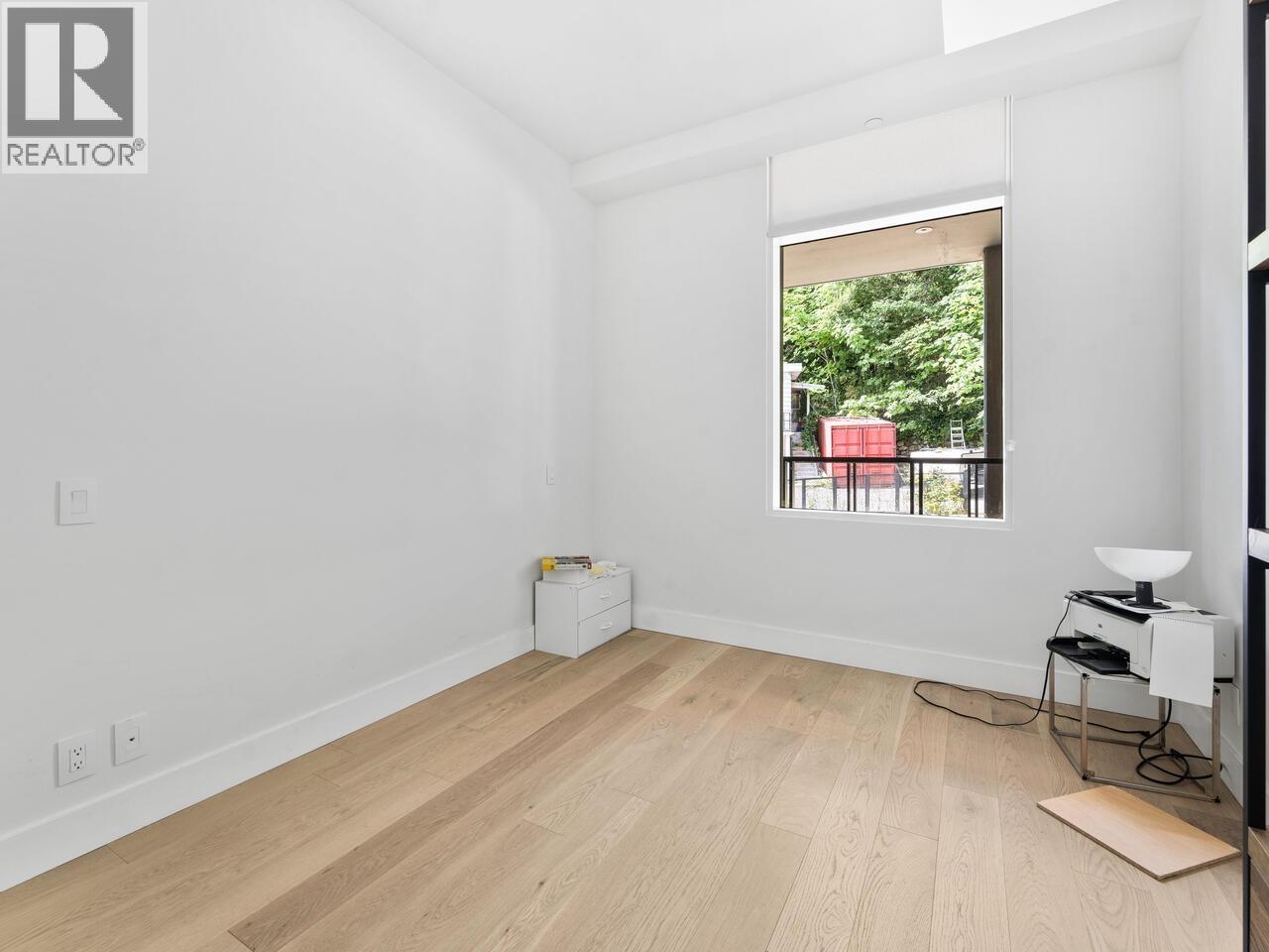 405 6687 NELSON AVENUE, West Vancouver