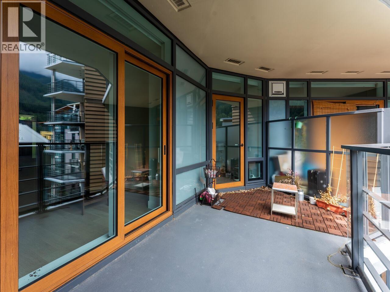 405 6687 NELSON AVENUE, West Vancouver