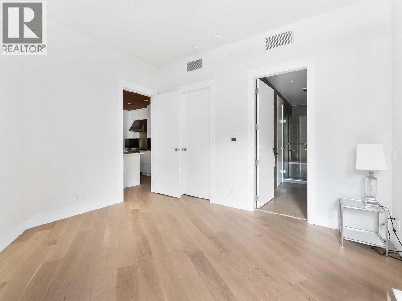 405 6687 NELSON AVENUE, West Vancouver