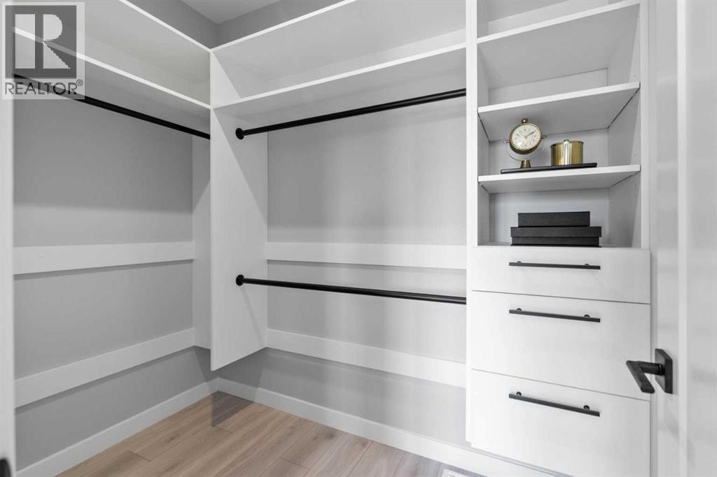 Single Family House for Sale in    Avenue SW West Springs Calgary 