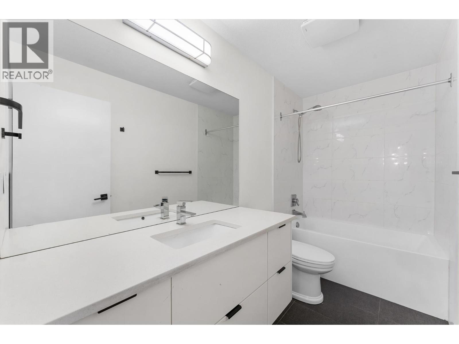 2 5400 Willow Drive, Vernon