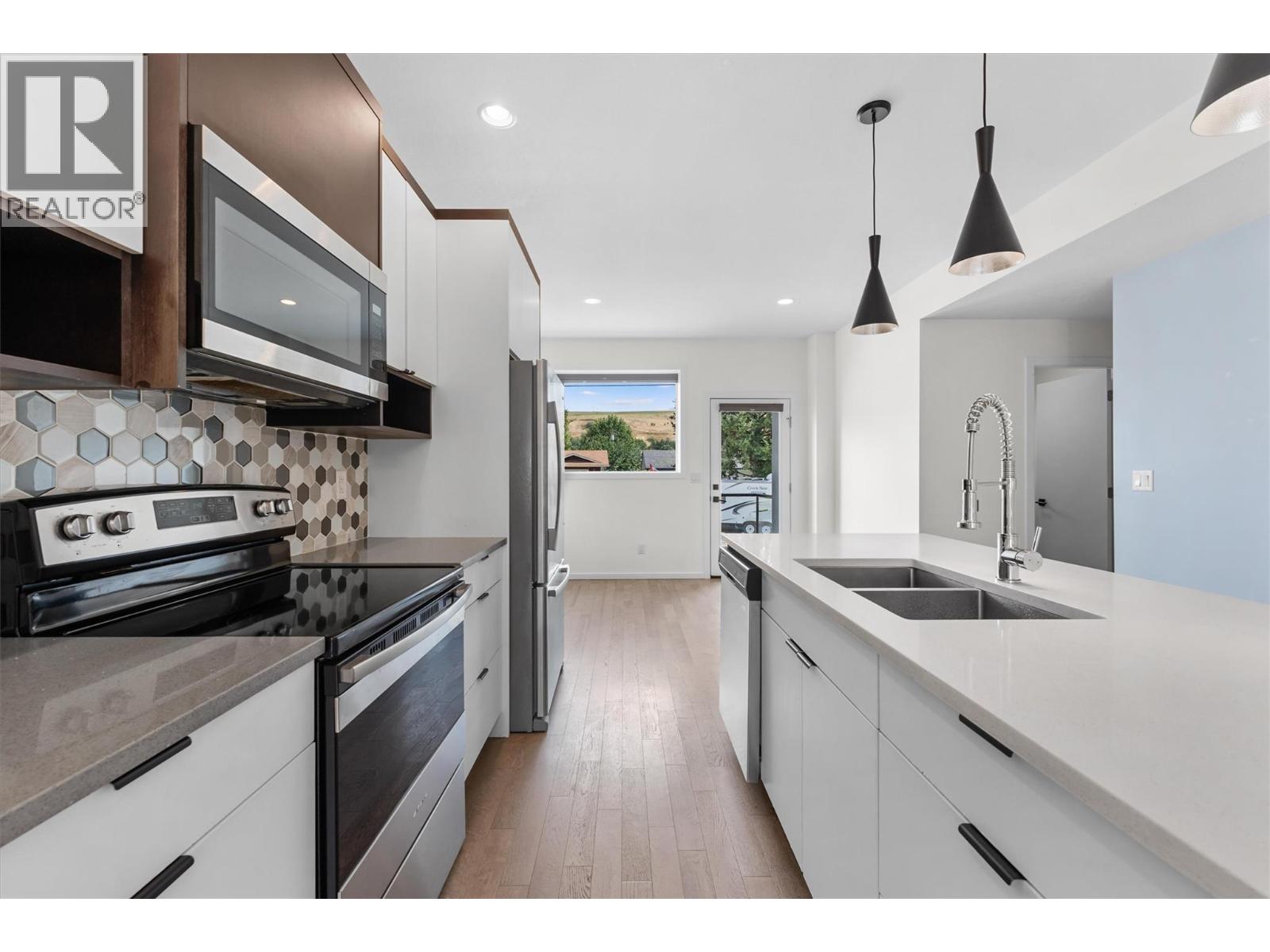 2 5400 Willow Drive, Vernon