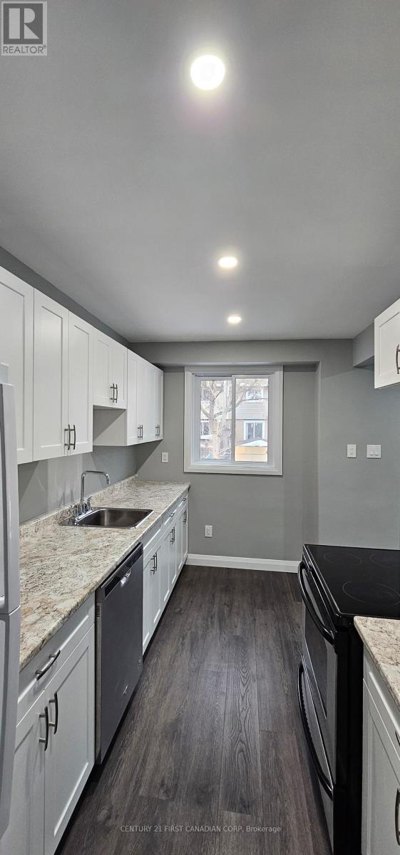 1005 LANARK PLACE - Photo 2 of 30, Sarnia, Ontario