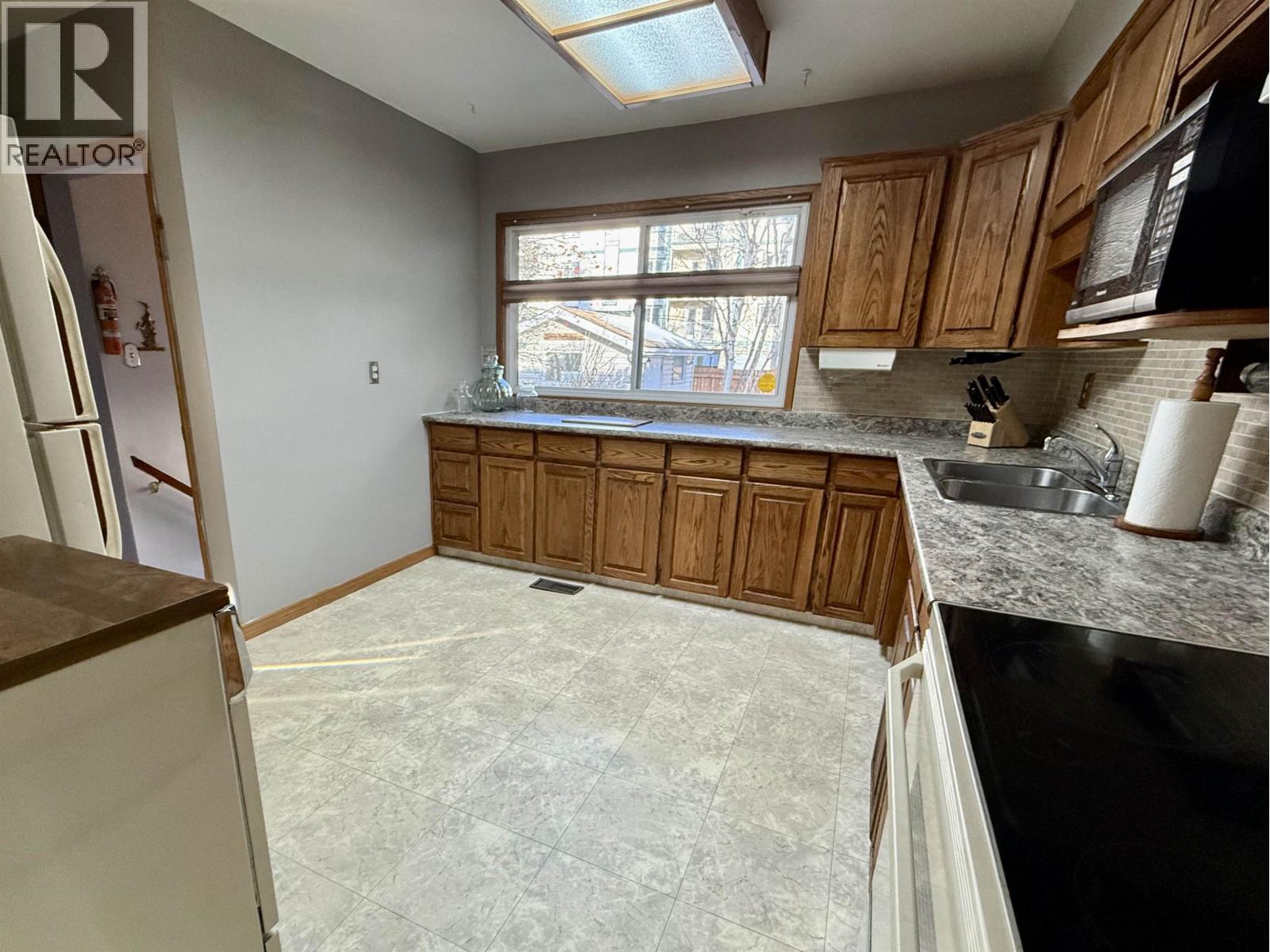 1676 7TH AVENUE, Prince George